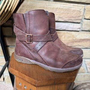 Chaco Skye Leather Boots in Mahogany, Women’s size 8